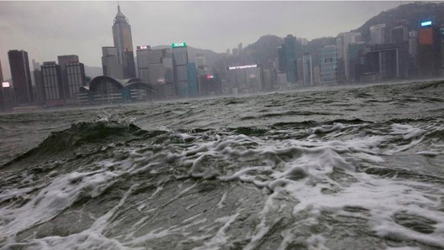 China evacúa a medio millón de personas ante la inminente llegada del tifón Talim