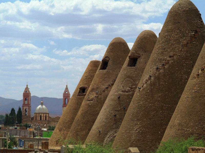 Los extraordinarios silos triangulares que irrumpen el paisaje en Zacatecas (FOTOS)