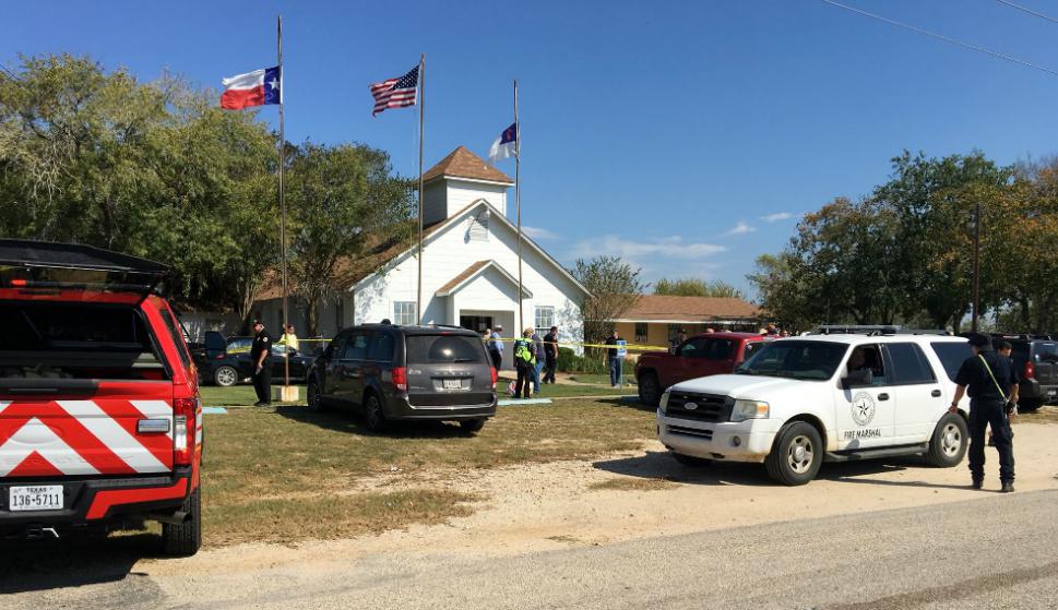 Fiscal de Texas recomienda a feligreses acudir armados a misas para evitar otra masacre