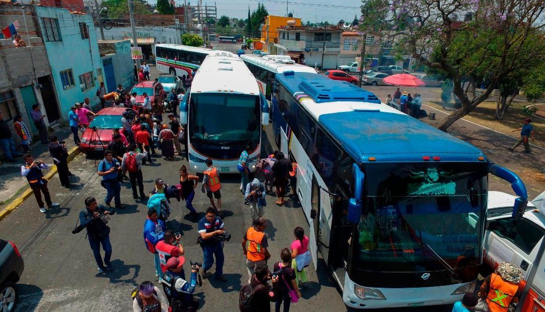Buses de la caravana de inmigrantes llegan a la frontera entre México y EE.UU., ¿qué sigue ahora?