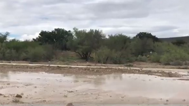 Se desborda presa en Parras, en riesgo más de 2 mil 500 personas