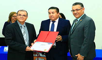 ENTREGAN CONSTANCIA DE ACREDITACIÓN AL PROGRAMA DE INGENIERO MINERO