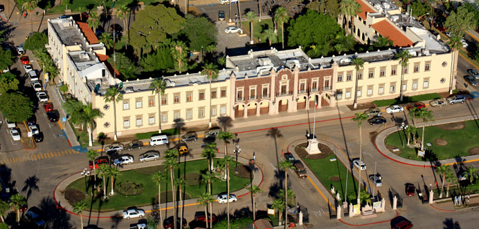 La Universidad de Sonora cierra sus puertas, por huelga de trabajadores y académicos.