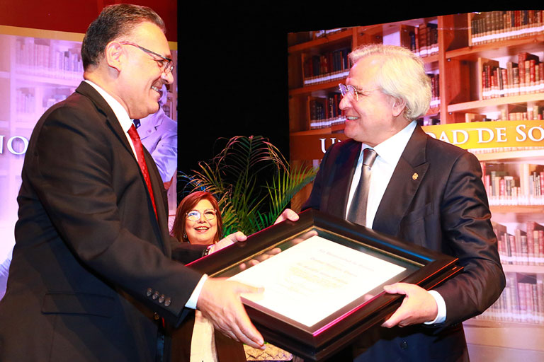 Otorga la UNISON grado de Doctor Honoris Causa: Ranulfo Romo Trujillo