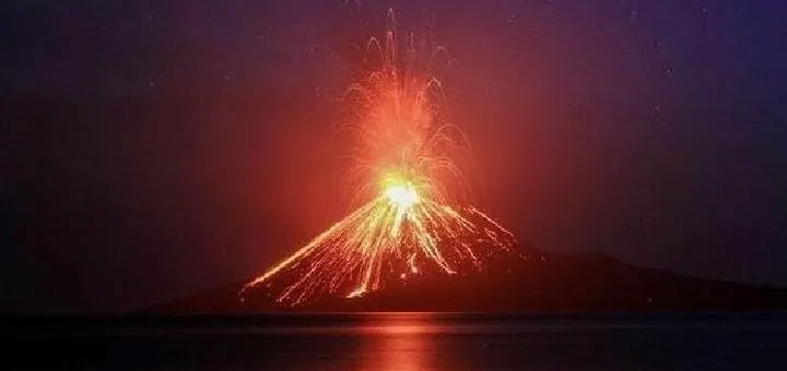 Erupción del volcán Krakatoa desencadena activación múltiple de volcanes en el Cinturón de Fuego