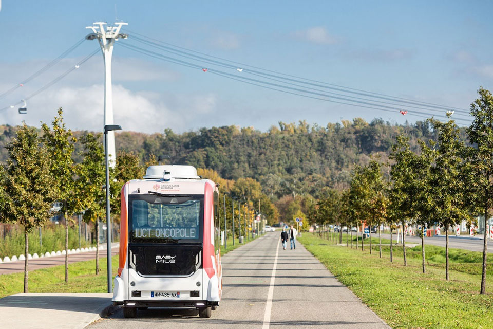 Autorizado el primer vehículo sin conductor para circular por las vías públicas en Europa