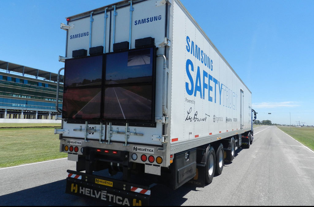 Una pantalla en la parte trasera de un camión puede salvar muchas vidas