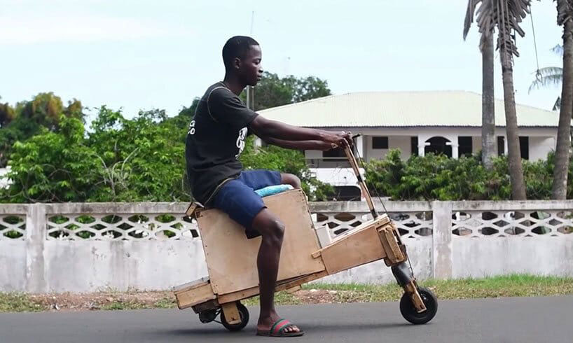 Un joven de Ghana construye moto eléctrica solar con materiales reciclados