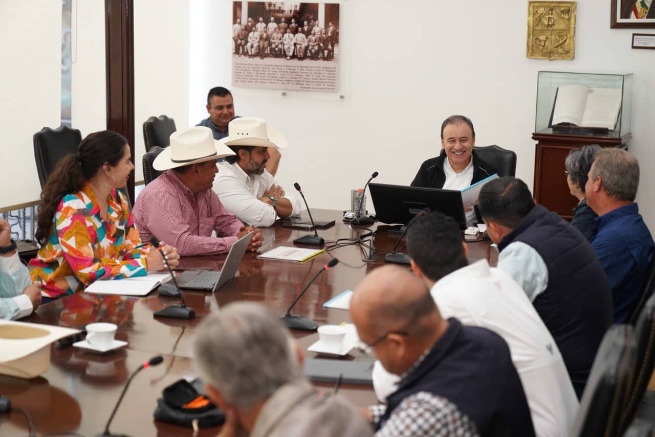 Alfonso Durazo y productores agrícolas del sur de Sonora