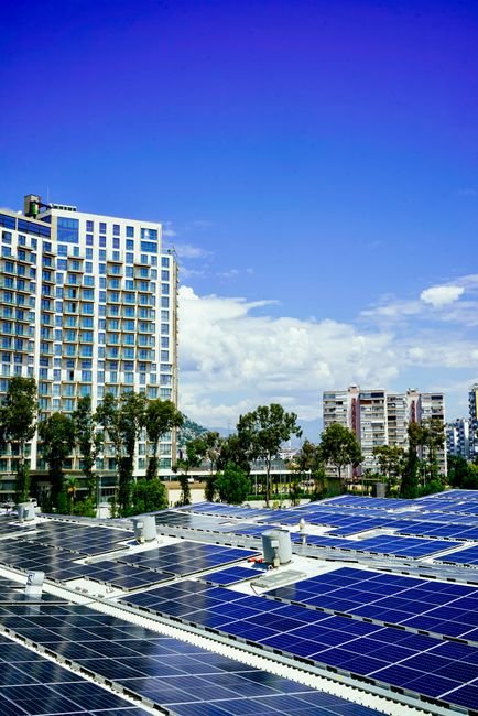 Autoconsumo Solar Industrial en Sonora: Guía y Retos
