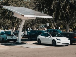 Baterías de almacenamiento en parques solares de Sonora