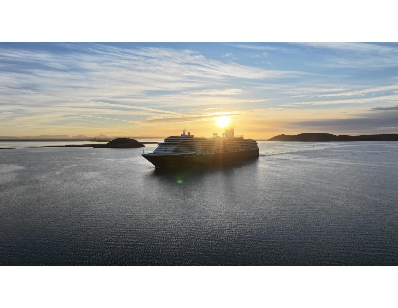 Crucero navegando el Golfo de California