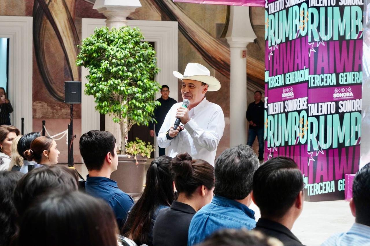 El gobernador Alfonso Durazo Montaño dirige un mensaje a los estudiantes de la tercera generación del programa Talento Sonorense Rumbo a Taiwán