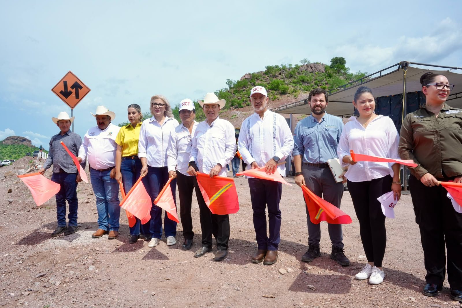 Banderazo de inicio de la modernización de la carretera Guaymas-Chihuahua en Sonora