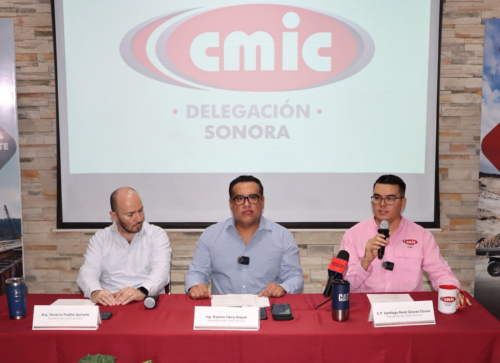 Directivos de CMIC Sonora durante la presentación del 1er. Congreso Estudiantil CMIC Sonora 2026