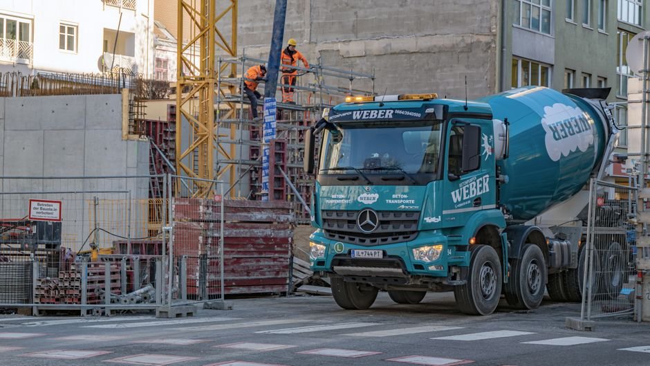 heavy machinery pouring concrete on a city street in Mexico