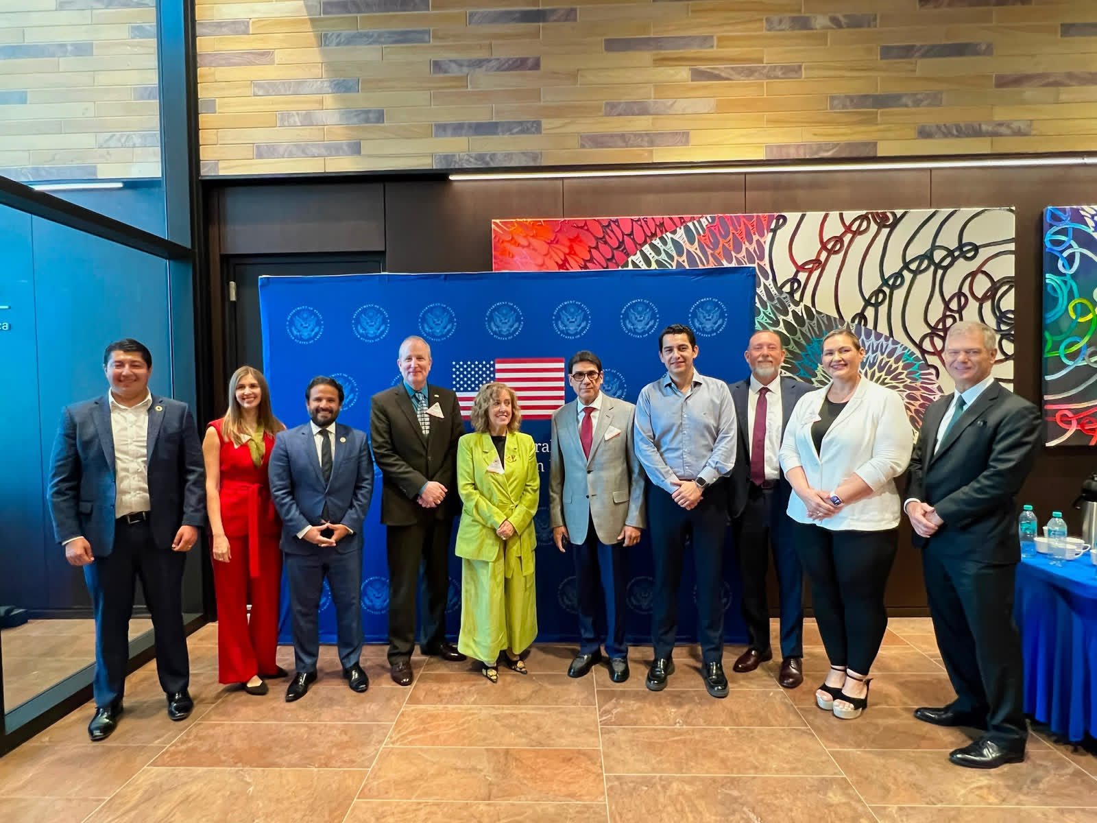 Autoridades y representantes empresariales de Sonora y Arizona durante la misión industrial en el Consulado General de los Estados Unidos en Nogales