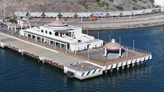 Muelle del puerto de Guaymas, en la ruta hacia San Carlos, Sonora