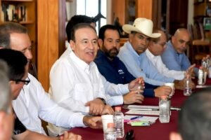 El gobernador Alfonso Durazo durante una sesión de trabajo con integrantes del Consejo de Participación Empresarial Sonorense
