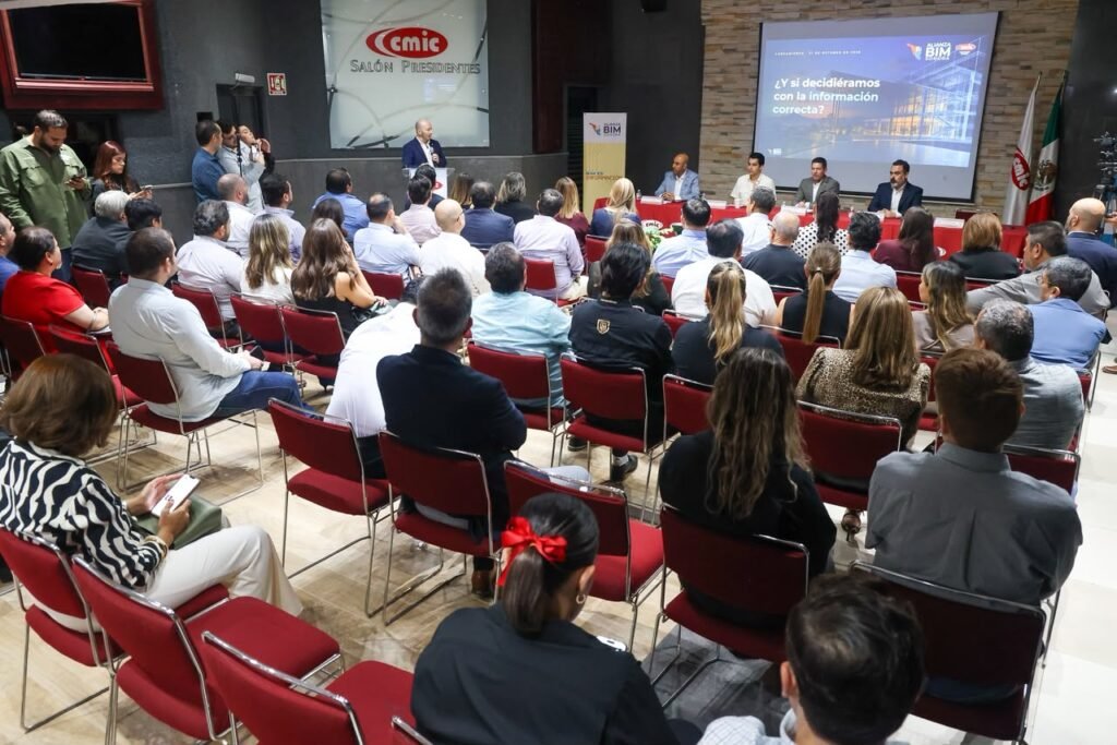 Asistentes al lanzamiento de Alianza BIM Sonora en el Salón Presidentes de CMIC Sonora