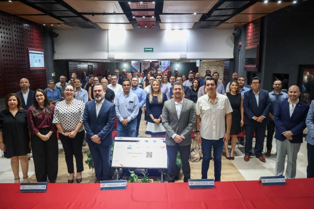 Foto grupal del lanzamiento de Alianza BIM Sonora en CMIC Sonora