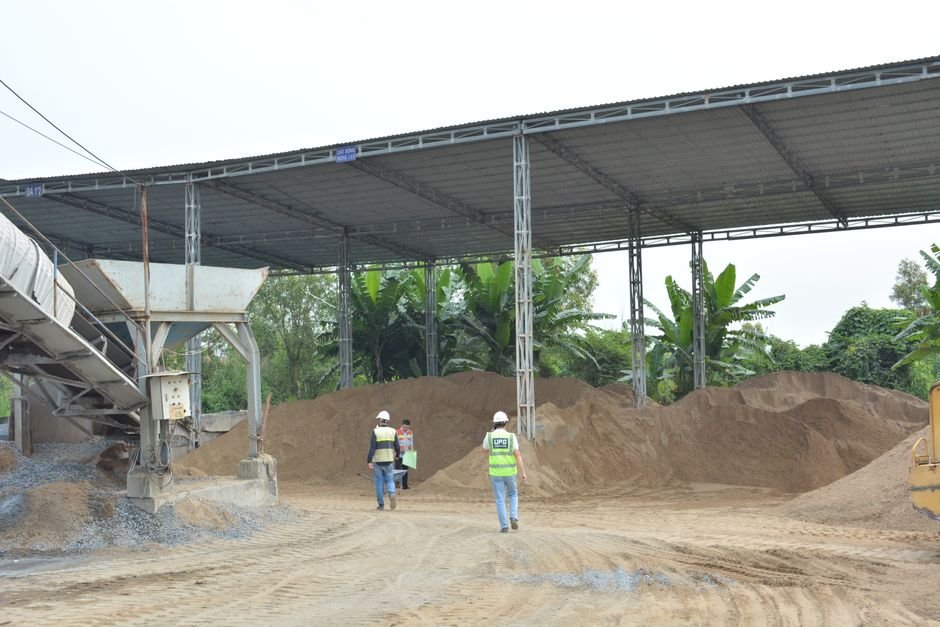 university students in hard hats visiting a construction site in Mexico